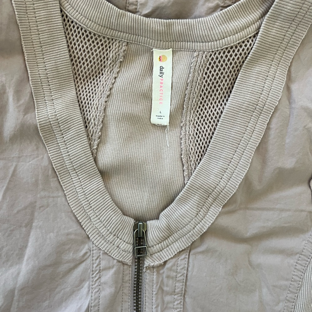 Anthropologie Daily Practice- Size L - Picture 5 of 5